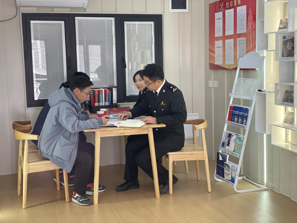 再生粒子竟是洋垃圾？上海海关加强精准普法严防洋垃圾入境(图1)