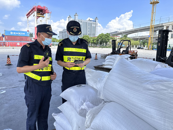 再生粒子竟是洋垃圾？上海海关加强精准普法严防洋垃圾入境(图3)