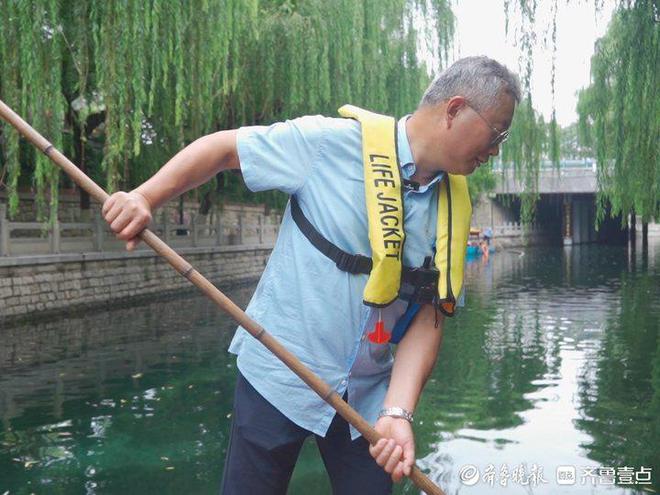 微纪录·草根力量护城河“美容师”：一船一杆守护“一池清水”(图3)