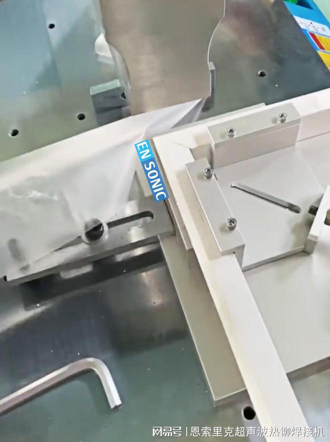 空调出风口PVC塑料方框直角搭接超声波塑料焊接机 恩索里克(图1)