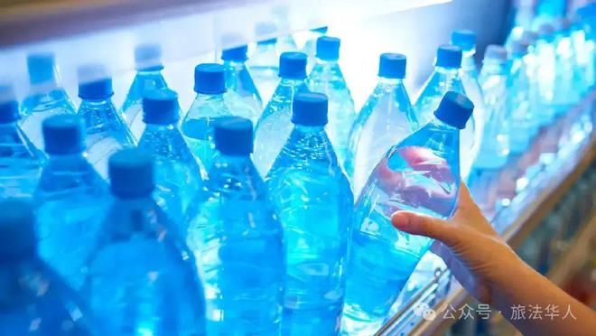 每开一次饮料瓶盖就会多吸入一些塑料微粒(图2)