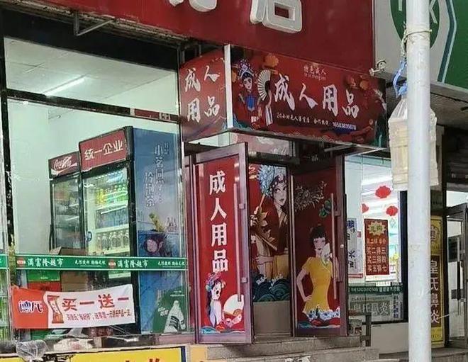 国潮少女+黑色塑料勺+免费饮料=「一份毒外卖」(图6)