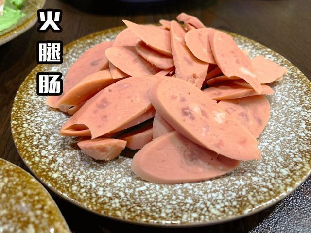内行人买火腿肠不只看价格认准包装1行字挑到优质肉多肠(图1)