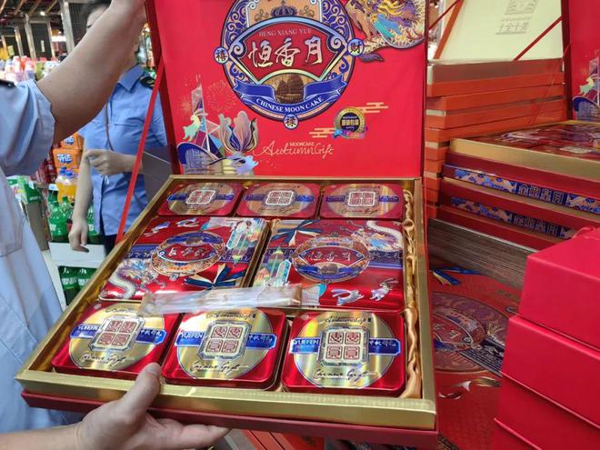 柳城县两家超市销售过度包装月饼被查！(图2)